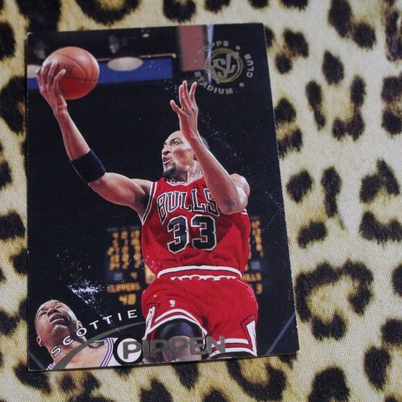 Scottie Pippen #33 Basketball Card - Picture 1 of 2